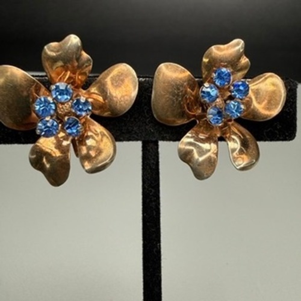 Vintage Flower Screw Back Earrings Gold Tone Blue Rhinestone 1950s MCM